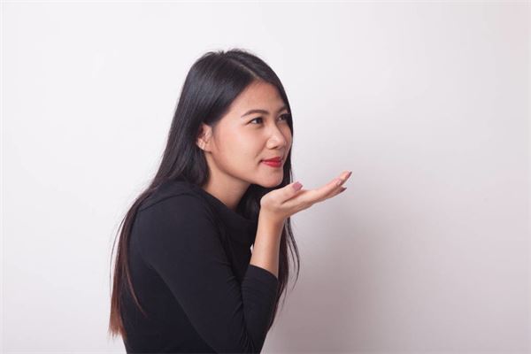 女人下眼眶有痣代表什么(女生眼角上的痣代表什么)插图