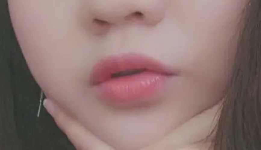天生嘴唇厚和什么有关 嘴唇薄的人是什么样的插图