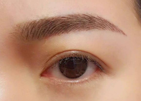眉毛突然有一根特别长是什么征兆 眉毛过长是什么特征插图