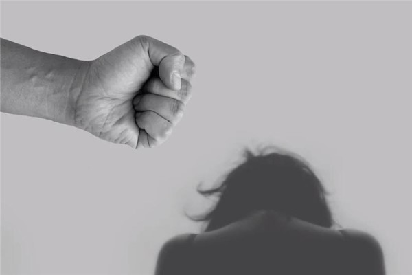 梦到姐姐被人打是什么预兆 梦到自己姐姐被别人打是什么征兆插图