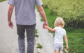 梦到孩子让买鞋子啥意思 梦到去买糕点是什么意思缩略图 梦到孩子让买鞋子啥意思 梦到去买糕点是什么意思缩略图