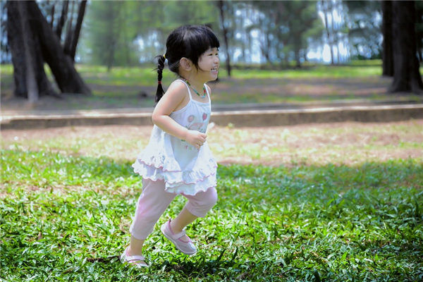 五行缺土的女孩怎么取名字(方姓女孩五行缺土取名怎么取)插图