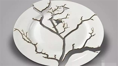 梦见装着菜的盘子掉地上碎了什么意思插图