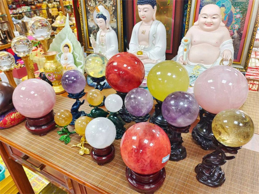 天然水晶球的功效与作用 水晶球的摆放禁忌插图
