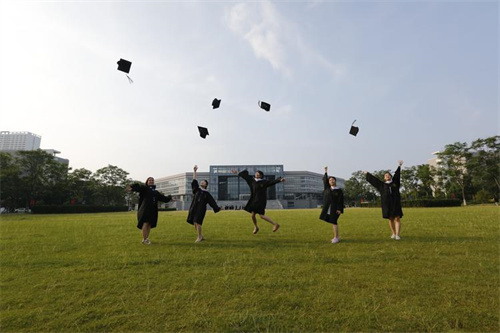 梦见大学关系不好的同学是什么意思 好不好插图