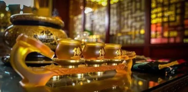 供养三宝指哪三宝_供养三宝正确方法插图