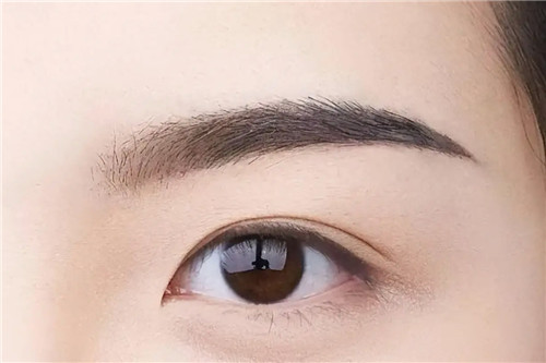 眉毛有一根很长是什么征兆？眉毛变长意味着什么？插图